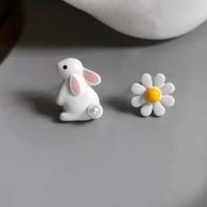 Korean Style Earrings "Bunny and daisy"🐇🌼